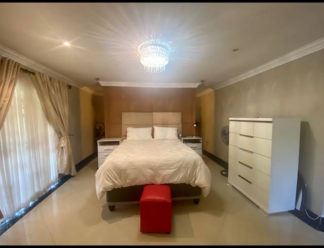 4 BEDROOM HOUSE TO LET IN MEER EN SEE